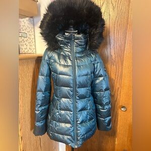 Calvin Klein Women's Blue Puffer Jacket with Faux Fur Hood - size M